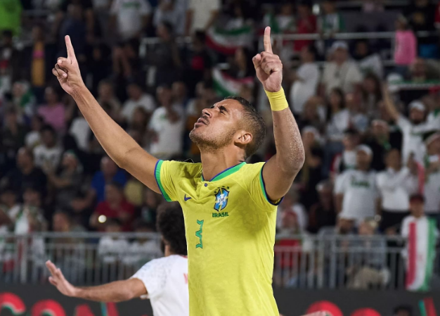 المنتخب البرازيلي لكرة القدم الشاطئية يتأهل إلى نهائي مونديال الإمارات 2024 بفوز مثير على إيران